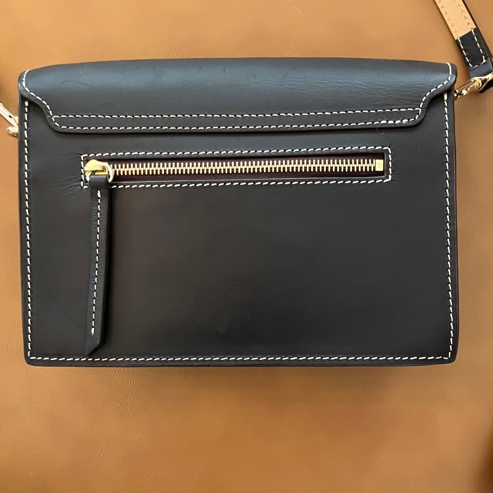 Dooney & Bourke Black Leather Shoulder Bag! Pretty and light inside lining! - Picture 5 of 11